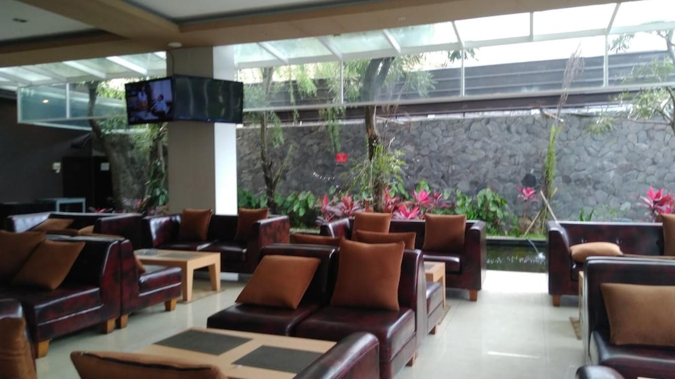 Oasis Siliwangi Sport Hotel