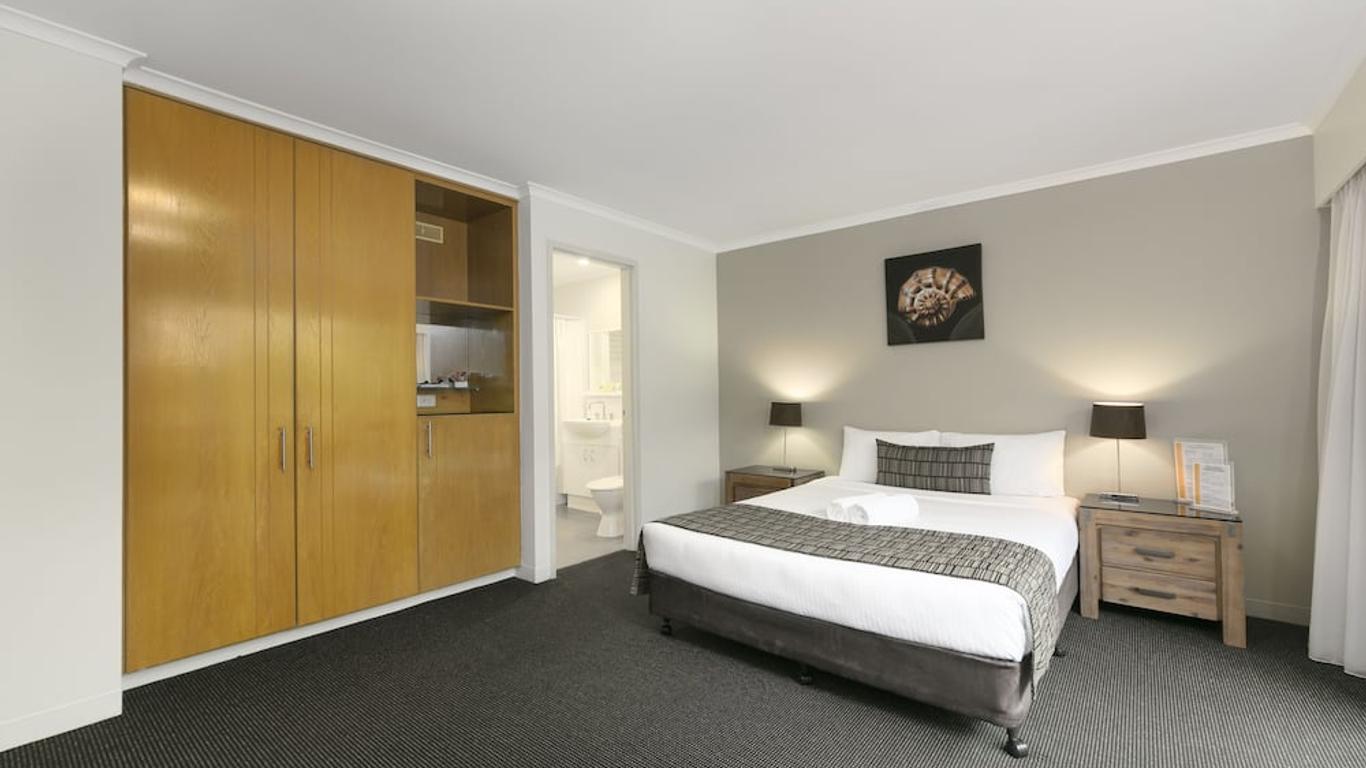 Mt Ommaney Hotel Apartments