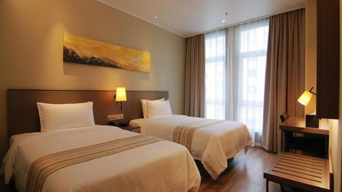 Home Inn Plus Shanghai People's Square East Jinling Road