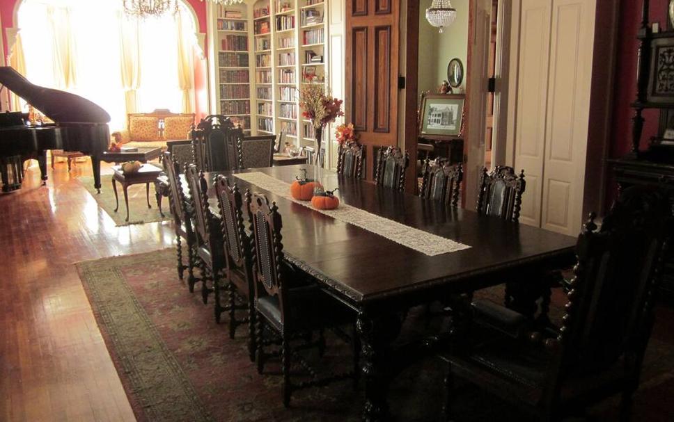 Dining room Photo