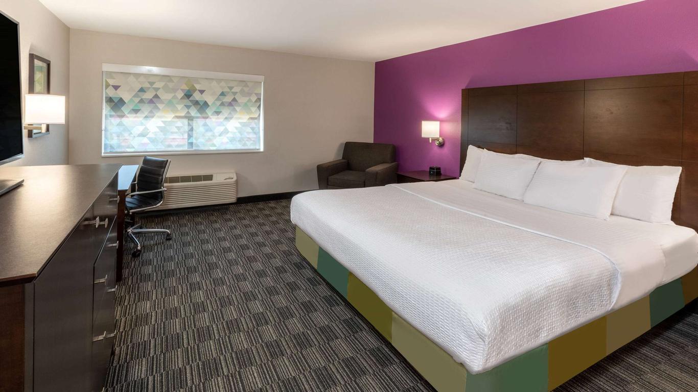 La Quinta Inn & Suites by Wyndham Houston NW Brookhollow