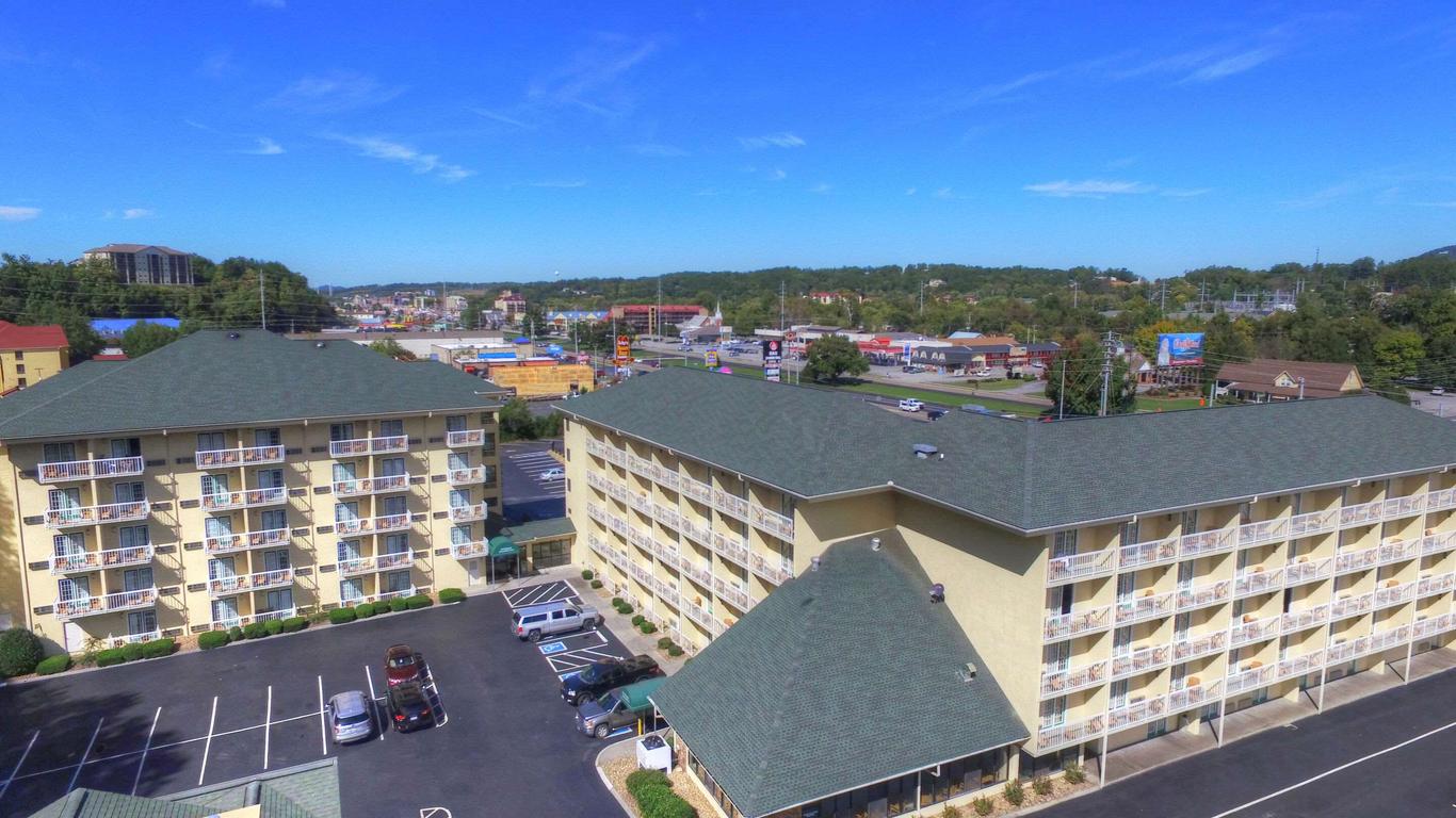 Comfort Inn & Suites at Dollywood Lane