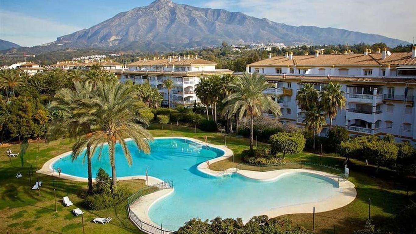 Apartamentos y Casas Serinamar Marbella