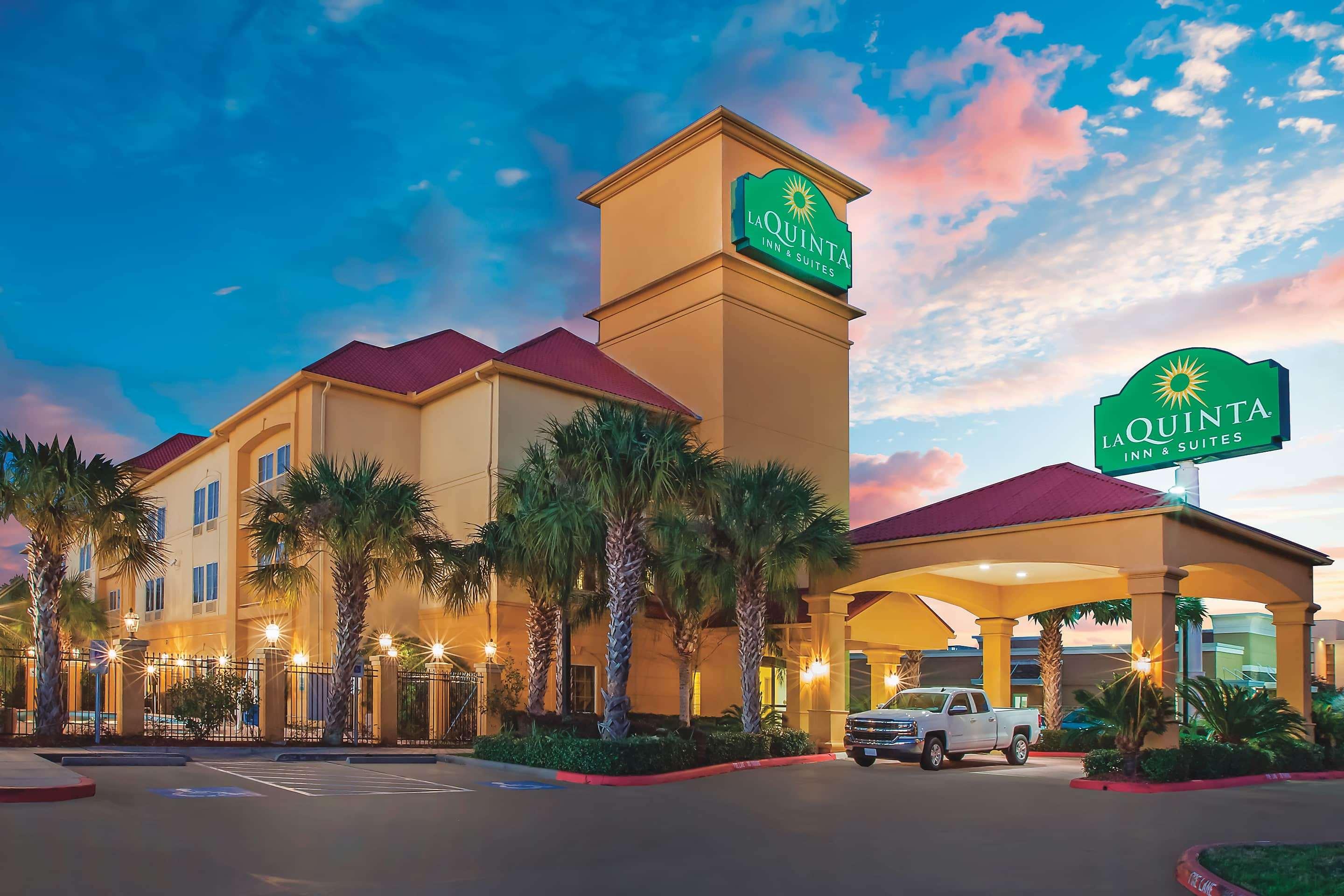 La Quinta Inn Suites by Wyndham Beaumont West AED 319. Beaumont