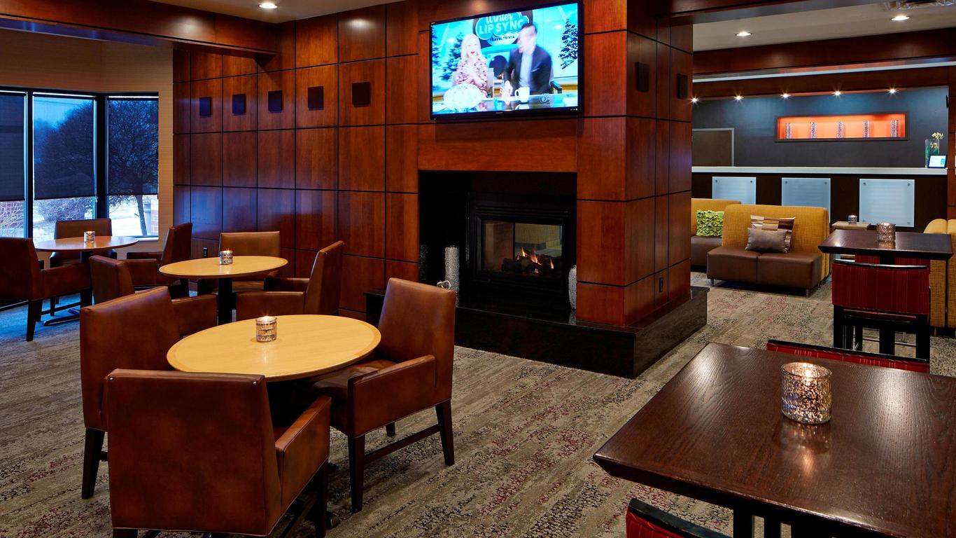 Courtyard by Marriott Bloomington by Mall of America