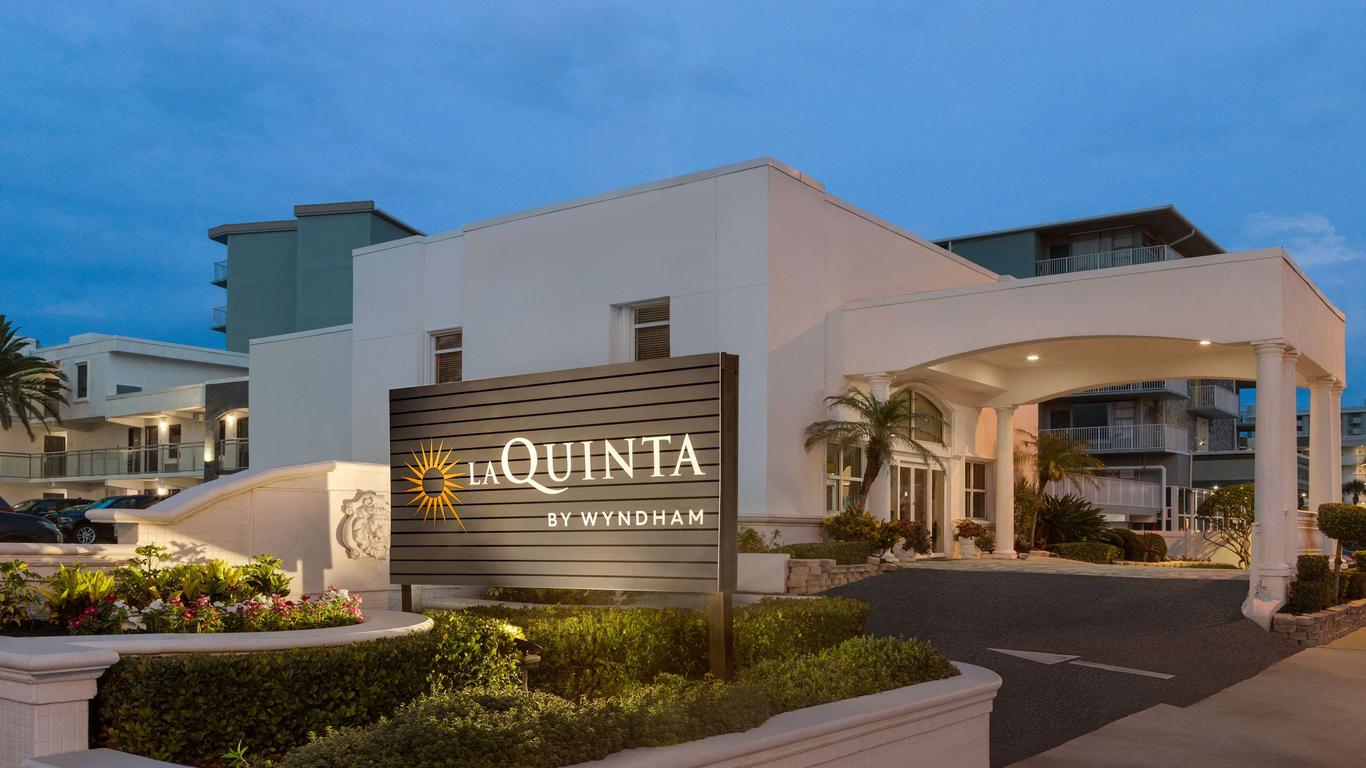 La Quinta Inn & Suites by Wyndham Oceanfront Daytona Beach