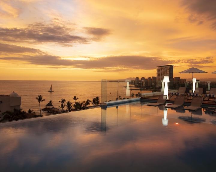 Golden Crown Paradise from AED 316. Puerto Vallarta Hotel Deals & Reviews -  KAYAK